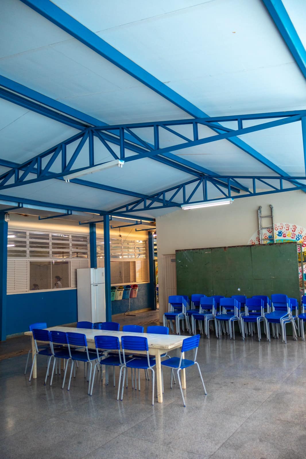 Refeitório escolar coberto