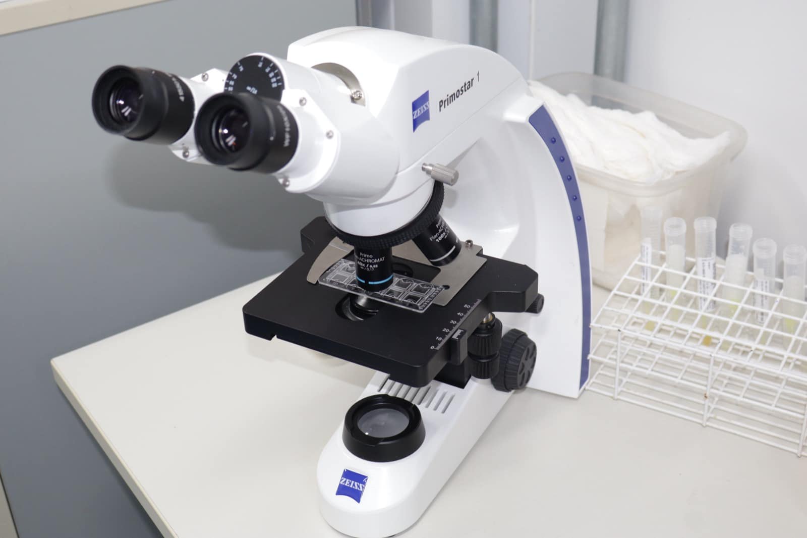 Microscópio Zeiss Primostar entregue